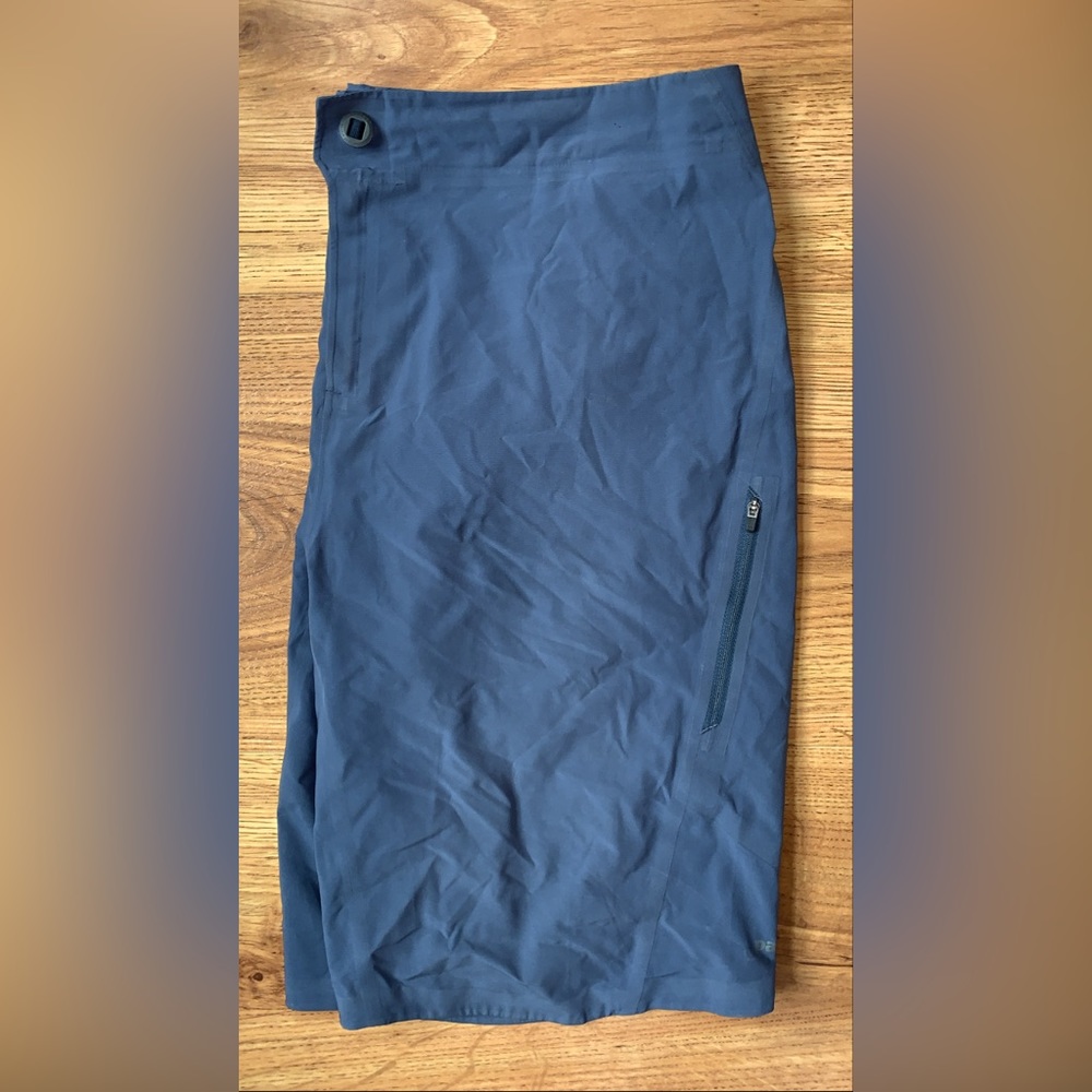 Patagonia Mens boardshorts, size 36, navy blue